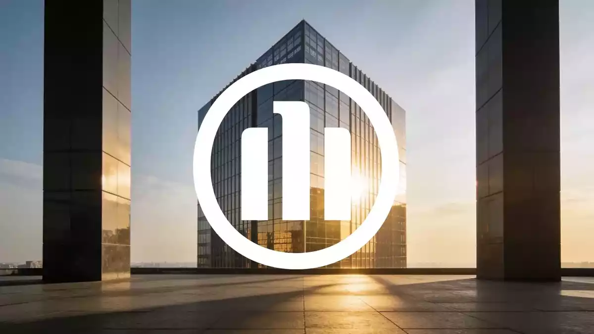 Allianz Stock Near Record High as €3.4B Strategic Bets Reshape Growth Outlook