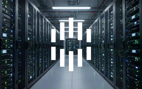 Modernes Rechenzentrum mit leuchtenden Server-Racks in einer professionellen Industrieumgebung. - Foto: über boerse-global.de