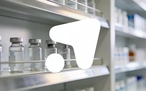 Moderne, minimalistische Apothekenumgebung mit unscharfen Glasfläschchen in professionellem, klinischem Licht. - Foto: über boerse-global.de