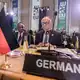Hier vermisste er das deutsche Brot: Bundeskanzler Friedrich Merz ist oft froh, wenn er wieder heimischen Boden erreicht. (Archivbild) - Bild: Michael Kappeler/dpa