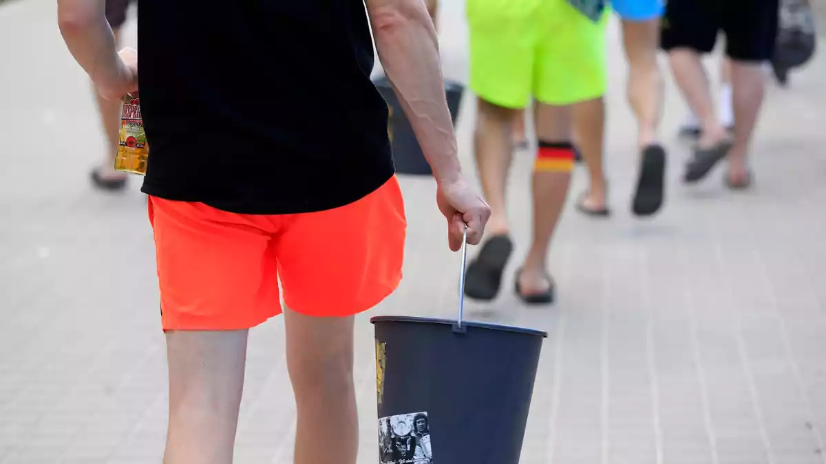 Deutschen Touristen sind andere deutsche Touristen oft peinlich. (Archivbild) - Bild: Clara Margais/dpa