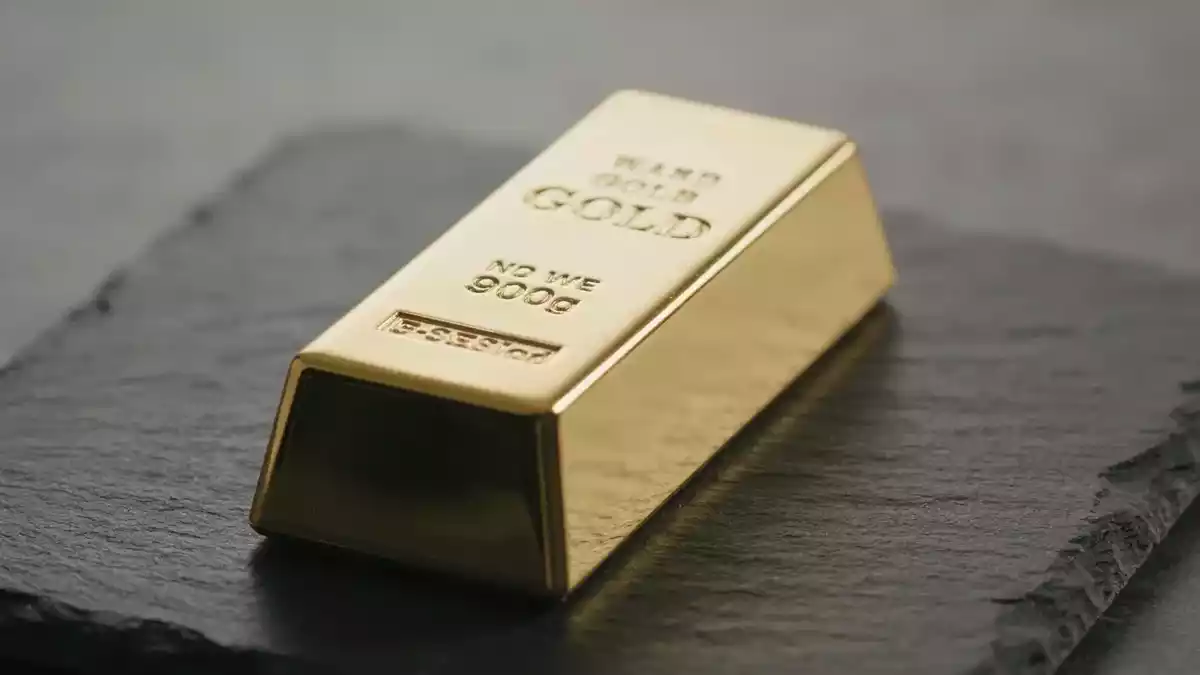 Gold Hits $4,658 as Treasury Buybacks Fuel Debasement Trade