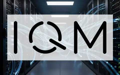 Abstrakte Darstellung von Quantencomputing-Technologie mit leuchtenden Lichtleitern in einem modernen Serverraum. - Foto: über boerse-global.de