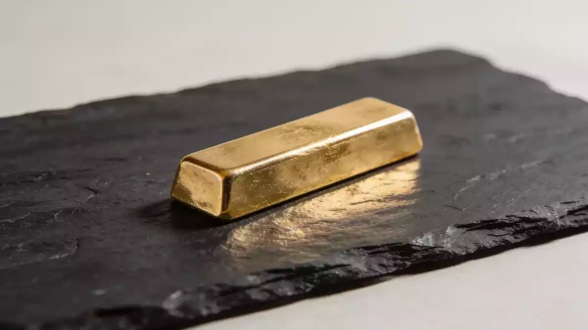 Gold Holds Near $4,658 as $40T US Debt and Central Bank Buying Support Rally