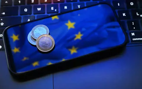 Die Euro-Notenbanken tüfteln seit Jahren an einer digitalen Variante der europäischen Gemeinschaftswährung und peilen eine Einführung der Alternative zum Bargeld im Jahr 2029 an. (Symbolbild) - Foto: Malin Wunderlich/dpa