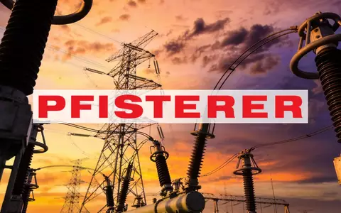 Hochspannungsleitungen und Stromnetzinfrastruktur vor einem dramatischen Sonnenuntergang, Symbol für Energiewachstum. - Foto: über boerse-global.de