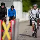 Vizekanzler Lars Klingbeil und Umweltminister Carsten Schneider hatten sogar Zeit, aufs Rad zu steigen.  - Bild: Kay Nietfeld/dpa