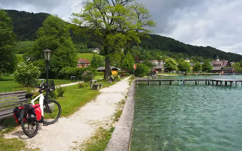 Die tiefste Stelle des Attersees liegt etwa 170 Meter unter der Wasseroberfläche. (Archivbild) - Foto: Andreas Drouve/dpa-tmn