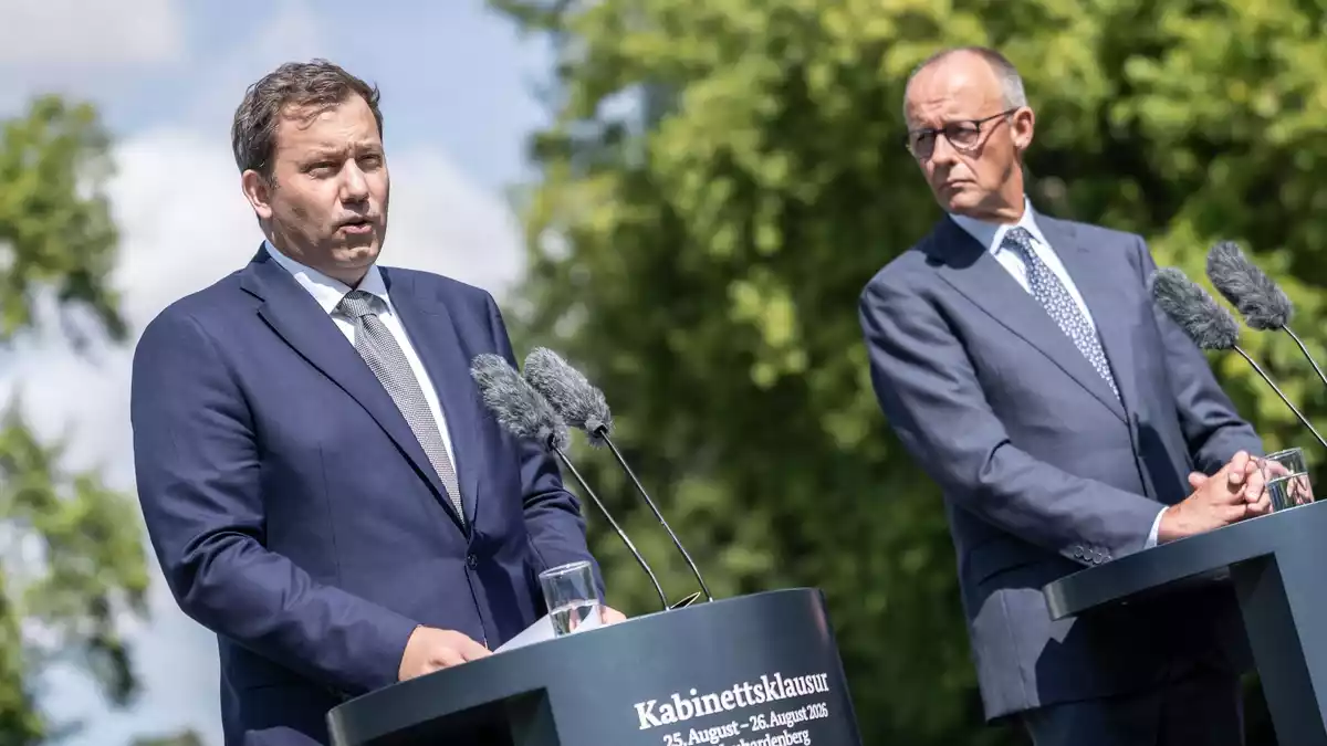 Klingbeil stellt klar, was er in Sachen Zuckersteuer plant - und was nicht. - Bild: Michael Kappeler/dpa