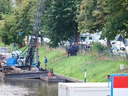 In Berlin-Neukölln ist auf dem Grund des Schifffahrtskanals eine Fliegerbombe gefunden worden. - Foto: Annette Riedl/dpa