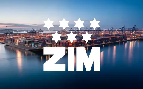 Ein moderner Containerhafen bei Dämmerung, der den globalen Seehandel und die Logistikbranche symbolisiert. - Foto: über boerse-global.de