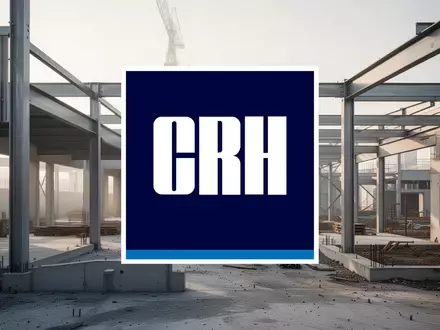 Moderne Baustelle mit Stahlträgern und Beton bei hellem Morgenlicht als Symbol für Infrastrukturentwicklung. - Foto: über boerse-global.de