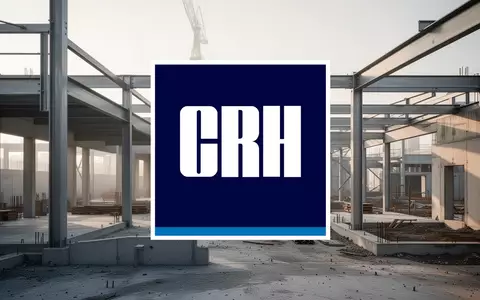 Moderne Baustelle mit Stahlträgern und Beton bei hellem Morgenlicht als Symbol für Infrastrukturentwicklung. - Foto: über boerse-global.de