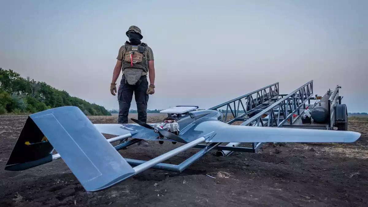 Ein ukrainischer Drohnenangriff soll mehrere Zivilisten im russisch besetzten Teil des Gebietes Luhansk getötet haben. (Archivbild) - Bild: Dan Bashakov/AP/dpa