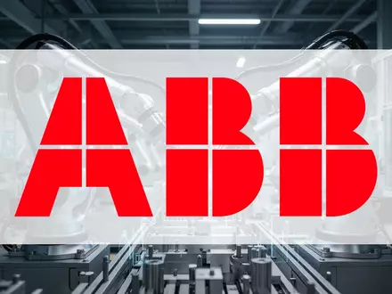Moderne Industriehalle mit automatisierten Fertigungsrobotern in einer hochtechnisierten Umgebung. - Foto: über boerse-global.de