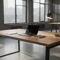 Ein minimalistischer, moderner Arbeitsplatz in einem Startup-Büro mit Laptop und Schreibtischlampe bei natürlichem Licht. - Foto: über boerse-global.de