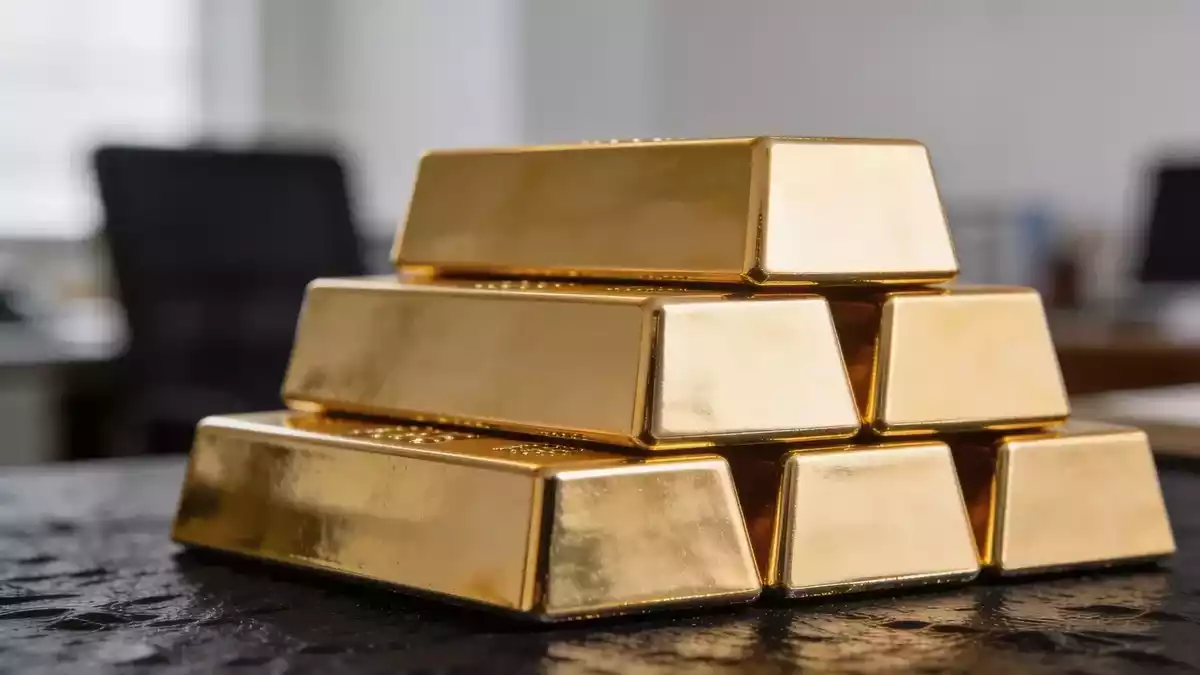 Gold at $4,595: Treasury-Fed Clash and Supply Scarcity Fuel Rally