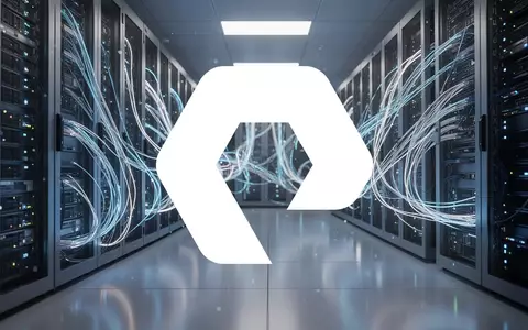 Abstraktes, modernes Rechenzentrum mit leuchtenden Glasfaserkabeln und digitaler Infrastruktur. - Foto: über boerse-global.de