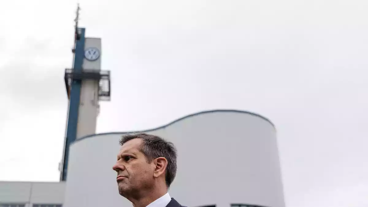 Niedersachsens Ministerpräsident Olaf Lies fordert vom VW-Vorstand eine klare Zukunftsperspektive.  - Bild: David Ebener/dpa