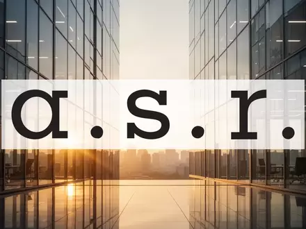 Moderne, lichtdurchflutete Büroarchitektur bei Sonnenaufgang als Symbol für finanzielle Stabilität und Erfolg. - Foto: über boerse-global.de