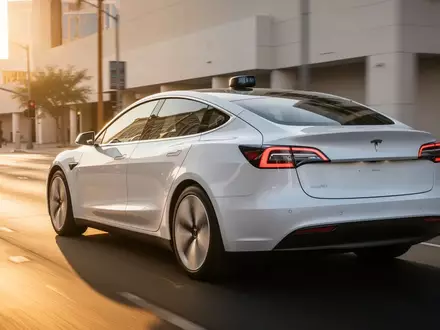 Ein autonomes Elektrofahrzeug fährt bei Sonnenuntergang durch eine moderne Stadt. - Foto: über boerse-global.de