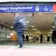 Man macht lange Meter am Stuttgarter Hauptbahnhof. (Archivbild) - Bild: Bernd Weißbrod/dpa