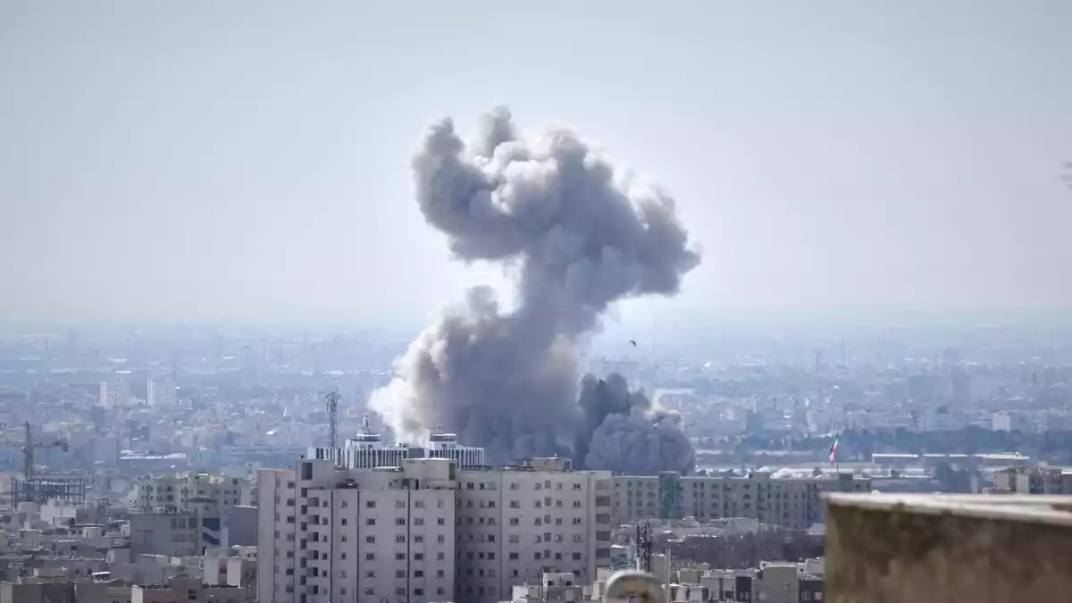 Die USA und Israel haben am 28. Februar 2026 mit den Angriffen auf den Iran begonnen. (Archivbild) - Bild: Vahid Salemi/AP/dpa