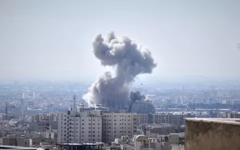 Die USA und Israel haben am 28. Februar 2026 mit den Angriffen auf den Iran begonnen. (Archivbild) - Foto: Vahid Salemi/AP/dpa