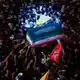 Trauernde tragen den Sarg des iranischen Obersten Führers Ajatollah Ali Chamenei während seines Trauerzuges in Karbala. - Bild: Ameer Al-Mohammedawi/dpa