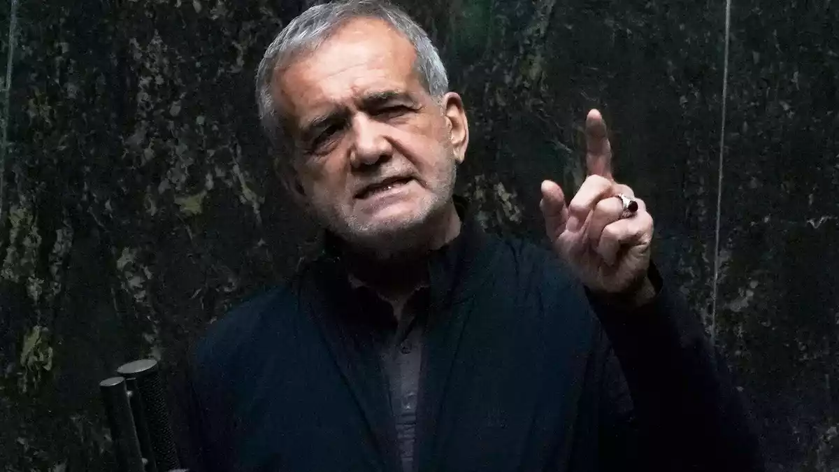Der iranische Präsident Massud Peseschkian will den Krieg rasch beenden - Kapitulation ausgeschlossen - Bild: Vahid Salemi/AP/dpa