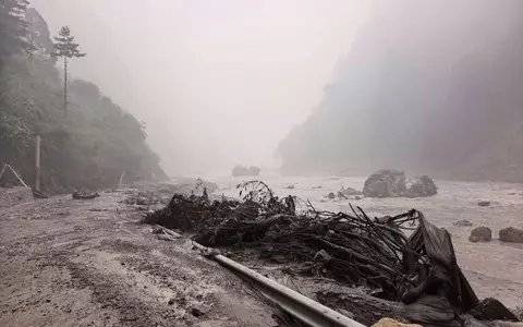 Die Sturzflut hatte im Südwesten Tibets enorme Schäden verursacht.  - Foto: Anonymous/Xinhua/AP/dpa