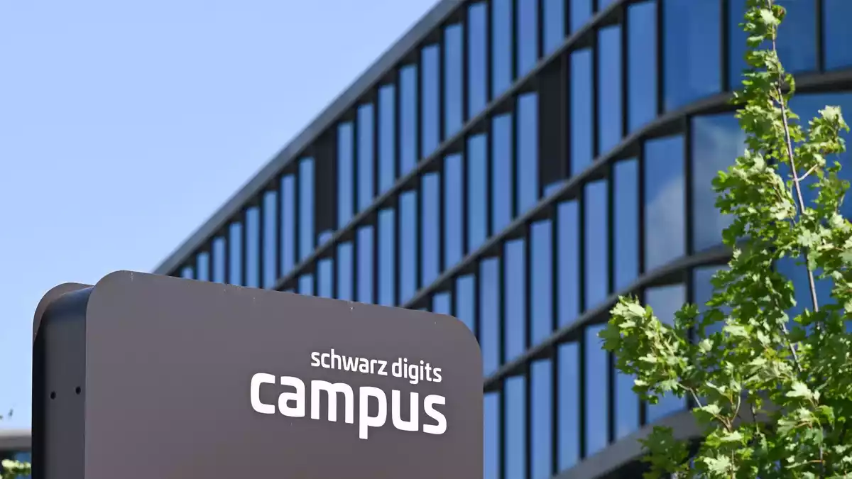 Den neuen Campus in Bad Friedrichshall hat Schwarz Digits erst vor wenigen Wochen bezogen. (Archivbild) - Bild: Bernd Weißbrod/dpa