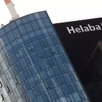 Probleme im Geschäft mit Gewerbeimmobilien haben der Landesbank Hessen-Thüringen (Helaba) die Halbjahresbilanz verhagelt. (Archivbild)  - Foto: Arne Dedert/dpa