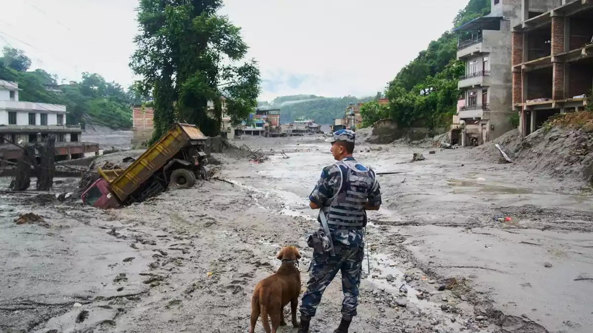 Das ganze Ausmaß des Unglücks wird erst langsam klar. - Bild: Niranjan Shrestha/AP/dpa