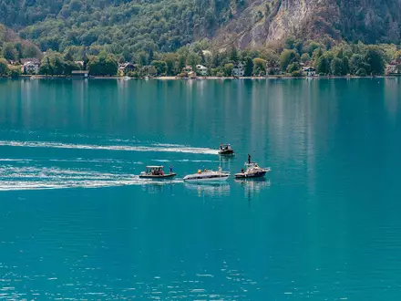Die Polizei setzte bei der Suche unter anderem Sonar und einen Tauchroboter ein.  - Foto: Matthias Kaltenleitner/FOTOKERSCHI via APA/dpa