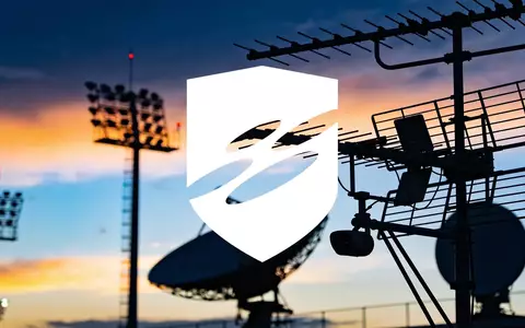 Hochmoderne Überwachungstechnologie und Radarsysteme bei einem nächtlichen Stadion-Event. - Foto: über boerse-global.de
