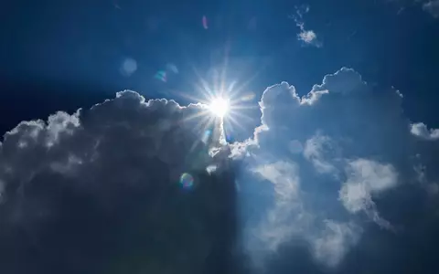Dunkle Wolken werden ab Donnerstagabend zunĂ€chst im Westen und SĂŒdwesten aufziehen. (Archivbild) - Foto: Annette Riedl/dpa