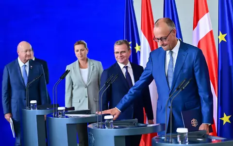 Bundeskanzler Friedrich Merz schmiedet mit fünf weiteren europäischen Regierungschefs eine Allianz gegen Pläne für eine massive Aufstockung des langfristigen EU-Haushalts.  - Foto: Sebastian Gollnow/dpa