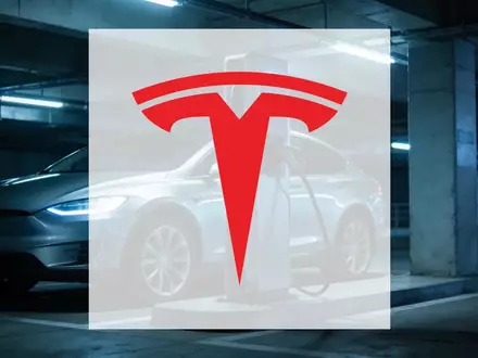 Moderne Ladestation für Elektroautos in einer dunklen, technologisch anmutenden Parkgarage. - Foto: über boerse-global.de