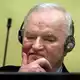 Während seines Strafverfahrens in Den Haag zeigte der Ex-General keine Reue, pöbelte und randalierte sogar im Gerichtssaal. (Archivbild)  - Bild: Peter Dejong/AP Pool/dpa