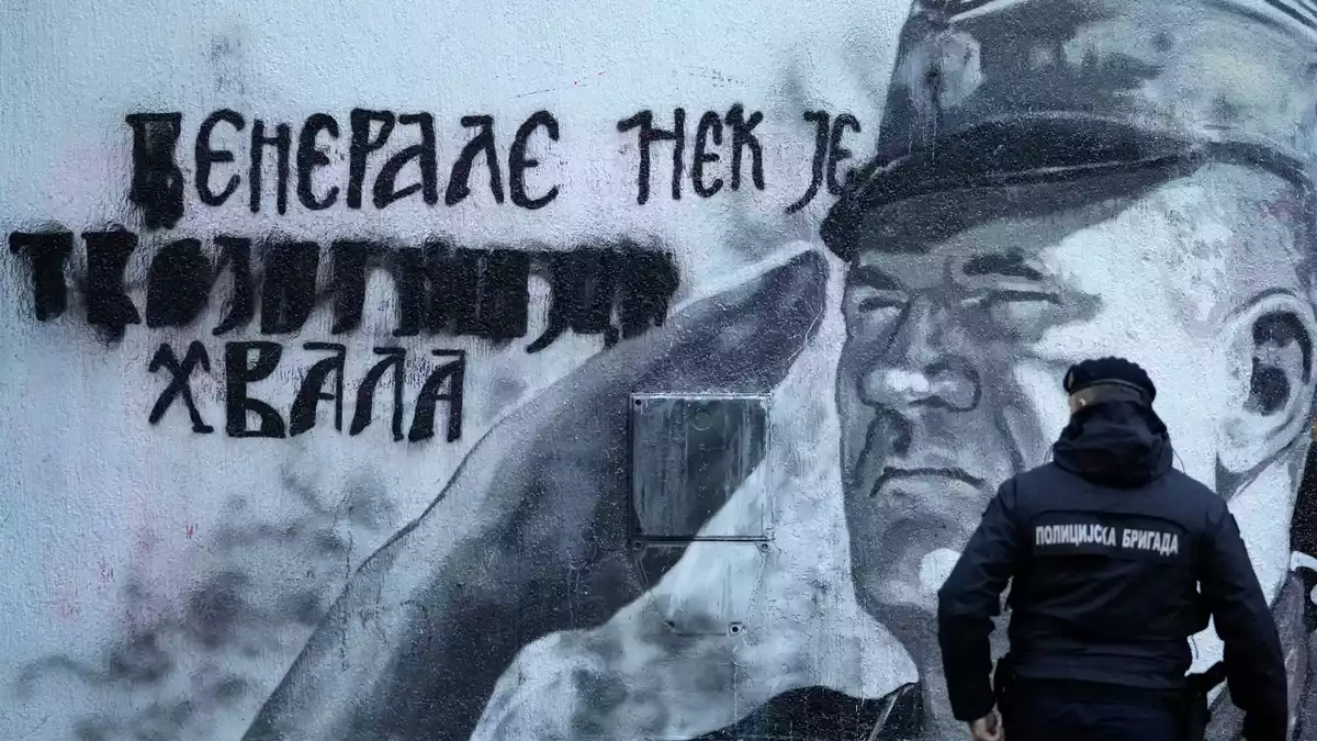 In Serbien wird Mladic bis heute als «Held» verehrt, die politische Führung leugnet den Völkermord von Srebrenica. (Archivbild)  - Bild: Darko Vojinovic/AP/dpa