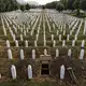 Die Toten von Srebrenica künden von den Verbrechen von Mladic. (Archivbild)  - Bild: Armin Durgut/AP/dpa