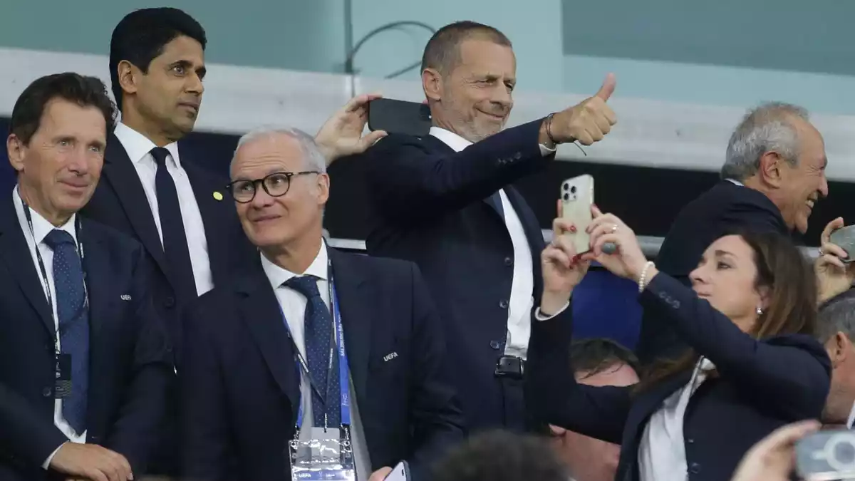 Die UEFA-Führung legt den Kurs für den Machtkampf um den FIFA-Chefposten fest. (Archivbild)  - Bild: Heinz-Peter Bader/AP/dpa