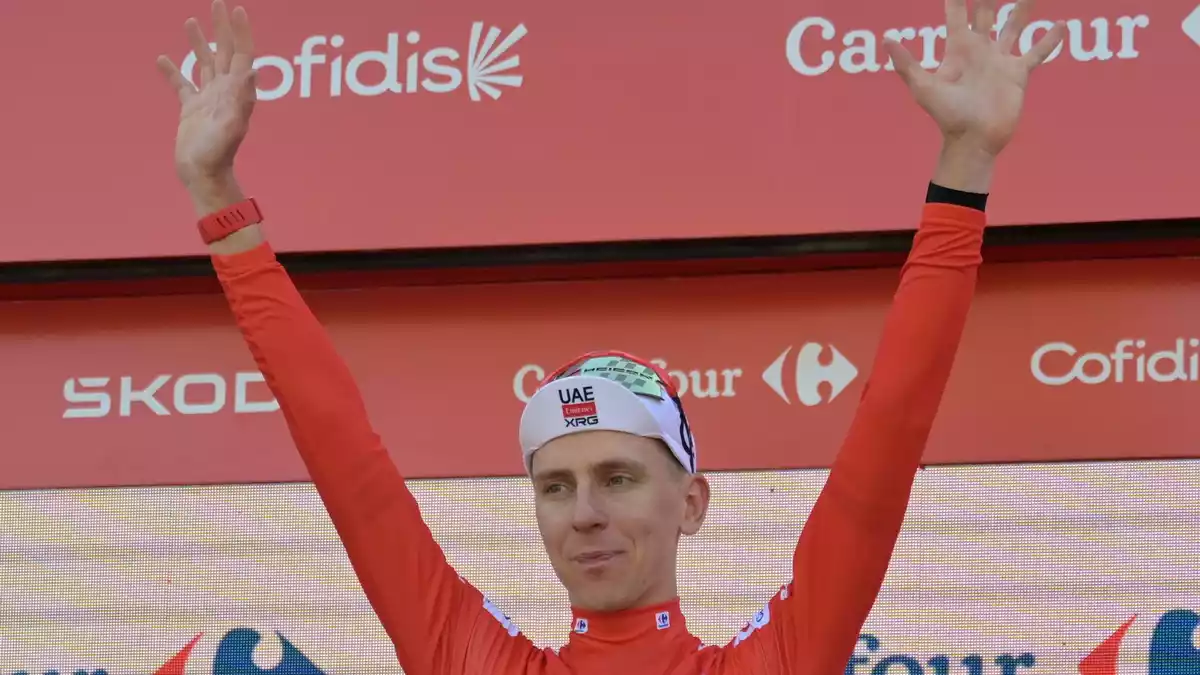 Tadej Pogacar dominiert die Vuelta. (Archivbild) - Bild: Philippe Magoni/AP/dpa