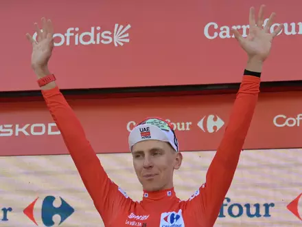 Tadej Pogacar dominiert die Vuelta. (Archivbild) - Foto: Philippe Magoni/AP/dpa