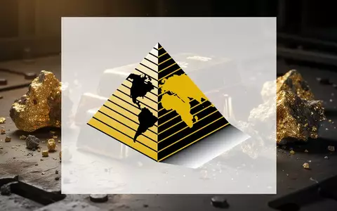 Goldbarren und Golderz auf einem dunklen, industriellen Untergrund mit dramatischer Beleuchtung. - Foto: über boerse-global.de