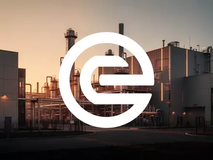 Moderne Industrieanlage bei Sonnenuntergang als Symbol für einen Führungswechsel in der Chemiebranche. - Foto: über boerse-global.de