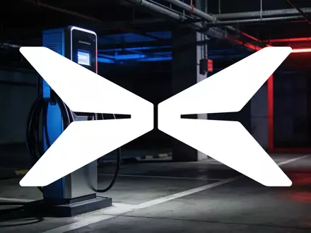 Moderne Ladestation für Elektroautos in einer düsteren, industriellen Umgebung als Symbol für die Automobilbranche. - Foto: über boerse-global.de