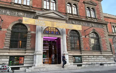 In dem Museum findet derzeit eine Juwelenausstellung statt. - Foto: Albert Otti/dpa
