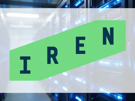 Reihen von leuchtenden Servern in einem modernen Rechenzentrum als Symbol für digitale Infrastruktur. - Foto: über boerse-global.de